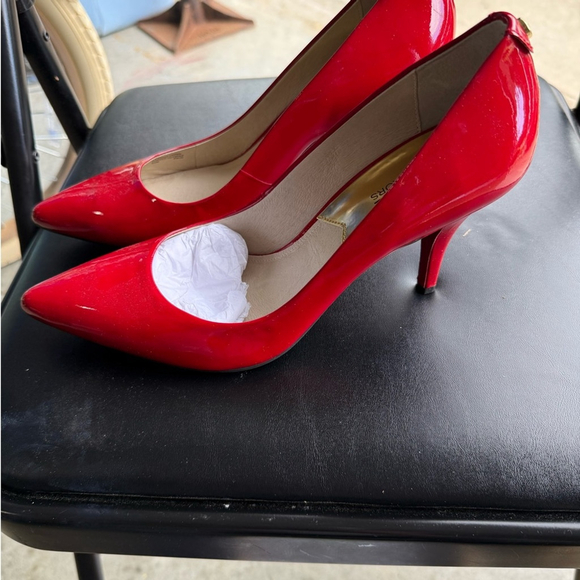 Michael Kors Mk Flex Mid Pump Patent Leather Red
NIB - Picture 3 of 7